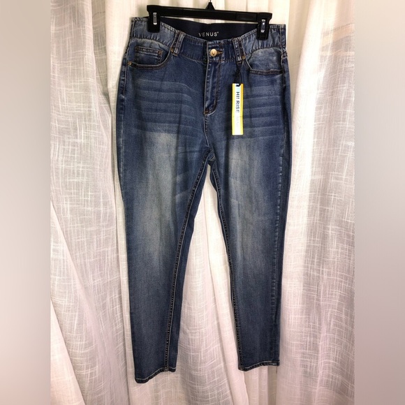 VENUS Denim - VENUS High-Rise Slim Jeans in Washed Blue size 8 NWT